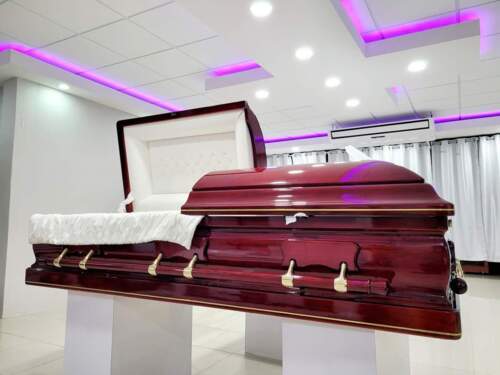 • Traslados dentro y fuera de Puerto Rico
• Pre - arreglos funerales
• Plan de pago disponible
• Servicio de velatorio y sepelio
• Sepelio Directo
• Servicio de Cremación y velatorio
• Cremaciones directas
• Traslados de Estados Unidos
• Venta de diversas urnas, incluyendo urnas ecológicas