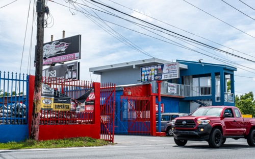                                                                                             Ferretería David Rodríguez
Materiales de construcción 
• Arena de Río
• Arena de Playa 
• Piedra
• Talco
• Cemento
• Varrilla
• Madera
• Paneles De Construcción
• Paneles PVC
• Paneles de Gypsum Board
• Todo Material de Plomería Y Electricidad

Para El Jardín:
• Top Soil
• Piedra Blanca De 4''
• Piedra Blanca De 3/4''
• Puertas De Aluminio 
• Ventanas Miami 
• Material para Herreros
• Rollos de Cyclone Fence
• Tubos Para Verja
• Todo Tipo De Herramienta

Servicio:
• Entregas a domicilio en el área limítrofes
                                                                                    