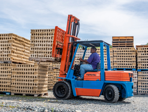                                                                                             Ferretería David Rodríguez
Materiales de construcción 
• Arena de Río
• Arena de Playa 
• Piedra
• Talco
• Cemento
• Varrilla
• Madera
• Paneles De Construcción
• Paneles PVC
• Paneles de Gypsum Board
• Todo Material de Plomería Y Electricidad

Para El Jardín:
• Top Soil
• Piedra Blanca De 4''
• Piedra Blanca De 3/4''
• Puertas De Aluminio 
• Ventanas Miami 
• Material para Herreros
• Rollos de Cyclone Fence
• Tubos Para Verja
• Todo Tipo De Herramienta

Servicio:
• Entregas a domicilio en el área limítrofes
                                                                                    