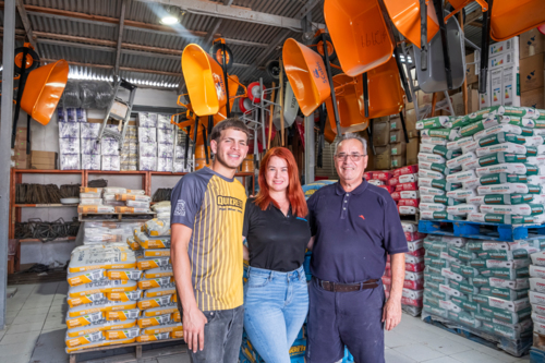                                                                                             Ferretería David Rodríguez
Materiales de construcción 
• Arena de Río
• Arena de Playa 
• Piedra
• Talco
• Cemento
• Varrilla
• Madera
• Paneles De Construcción
• Paneles PVC
• Paneles de Gypsum Board
• Todo Material de Plomería Y Electricidad

Para El Jardín:
• Top Soil
• Piedra Blanca De 4''
• Piedra Blanca De 3/4''
• Puertas De Aluminio 
• Ventanas Miami 
• Material para Herreros
• Rollos de Cyclone Fence
• Tubos Para Verja
• Todo Tipo De Herramienta

Servicio:
• Entregas a domicilio en el área limítrofes
                                                                                    