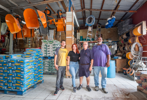                                                                                             Ferretería David Rodríguez
Materiales de construcción 
• Arena de Río
• Arena de Playa 
• Piedra
• Talco
• Cemento
• Varrilla
• Madera
• Paneles De Construcción
• Paneles PVC
• Paneles de Gypsum Board
• Todo Material de Plomería Y Electricidad

Para El Jardín:
• Top Soil
• Piedra Blanca De 4''
• Piedra Blanca De 3/4''
• Puertas De Aluminio 
• Ventanas Miami 
• Material para Herreros
• Rollos de Cyclone Fence
• Tubos Para Verja
• Todo Tipo De Herramienta

Servicio:
• Entregas a domicilio en el área limítrofes
                                                                                    