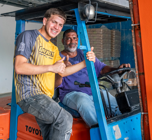                                                                                             Ferretería David Rodríguez
Materiales de construcción 
• Arena de Río
• Arena de Playa 
• Piedra
• Talco
• Cemento
• Varrilla
• Madera
• Paneles De Construcción
• Paneles PVC
• Paneles de Gypsum Board
• Todo Material de Plomería Y Electricidad

Para El Jardín:
• Top Soil
• Piedra Blanca De 4''
• Piedra Blanca De 3/4''
• Puertas De Aluminio 
• Ventanas Miami 
• Material para Herreros
• Rollos de Cyclone Fence
• Tubos Para Verja
• Todo Tipo De Herramienta

Servicio:
• Entregas a domicilio en el área limítrofes
                                                                                    