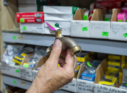                                                                                             Ferretería David Rodríguez
Materiales de construcción 
• Arena de Río
• Arena de Playa 
• Piedra
• Talco
• Cemento
• Varrilla
• Madera
• Paneles De Construcción
• Paneles PVC
• Paneles de Gypsum Board
• Todo Material de Plomería Y Electricidad

Para El Jardín:
• Top Soil
• Piedra Blanca De 4''
• Piedra Blanca De 3/4''
• Puertas De Aluminio 
• Ventanas Miami 
• Material para Herreros
• Rollos de Cyclone Fence
• Tubos Para Verja
• Todo Tipo De Herramienta

Servicio:
• Entregas a domicilio en el área limítrofes
                                                                                    