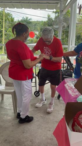                                                                                             Hogar Elisabet "Jardín del Eden"
• Visita de nuestro Médico Generalista con especialidad en Geriatría, 1 vez al mes o cuantas veces se necesite. 
• El equipo de médicos lo componen: Podiatra. (Las visitas de estos especialistas al Hogar son de acuerdo a los requerimientos establecidos por los planes médicos.) 
• Servicios de Ambulancia las 24 horas 
• Laboratorios 
• Farmacia
 • Lavandería los 7 días de la semana 
• Nuestro equipo de trabajo cuenta con enfermeras y personal debidamente adiestrado con capacitaciones especializadas en geriatría, bajo las Normas del Depto. De la Familia.
                                                                                    