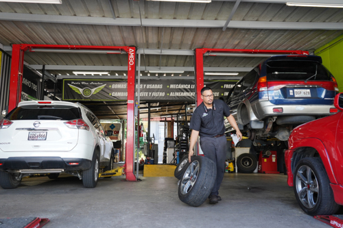                                                                                             Paris Tire Service
gomas nuevas
gomas usadas
reparación de gomas
mecánica liviana
cambio de aceite y filtro
frenos
alineamiento
balanceo
centro de inspección
                                                                                    