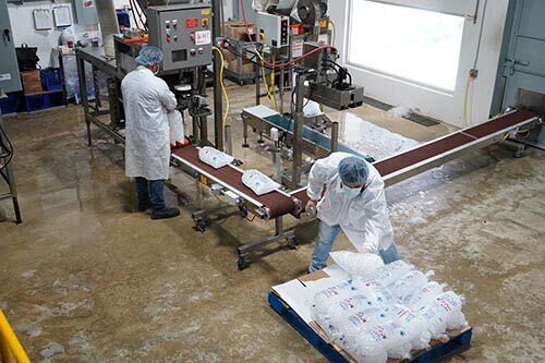                                                                                             El Coquí Ice Plant
Suplimos hielo a: 
• Estaciones de gasolina
• Supermercados
• Farmacias 
• Mini markets
• Barras
• Restaurantes
• Panaderías
• Liquor store

• Ponemos a tu disposición además servicio de hielo para todo tipo de actividades y eventos con la seguridad, puntualidad y servicio que tú te mereces.
                                                                                    