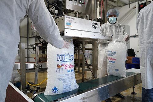                                                                                             El Coquí Ice Plant
Suplimos hielo a: 
• Estaciones de gasolina
• Supermercados
• Farmacias 
• Mini markets
• Barras
• Restaurantes
• Panaderías
• Liquor store

• Ponemos a tu disposición además servicio de hielo para todo tipo de actividades y eventos con la seguridad, puntualidad y servicio que tú te mereces.
                                                                                    