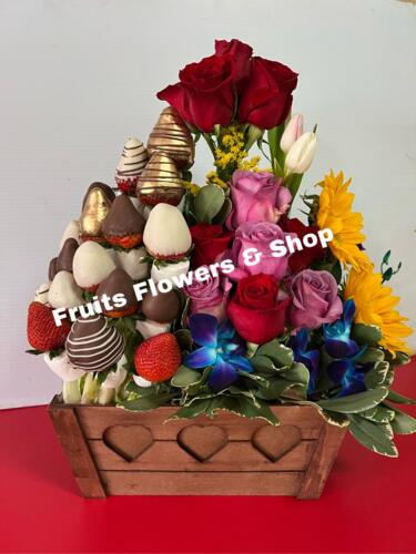                                                                                             • Arreglos de frutas y flores
• Fresas con chocolate
• Recordatorios & paletas de chocolate
• Canastas gourmet
• Frappes y batidas de frutas naturales 
• Coordinación de eventos
• Paletas de bizcocho con chocolate
                                                                                    