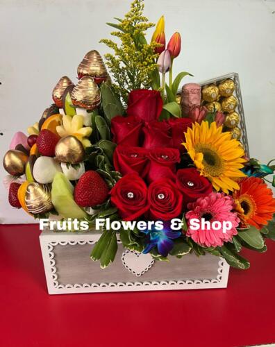                                                                                             • Arreglos de frutas y flores
• Fresas con chocolate
• Recordatorios & paletas de chocolate
• Canastas gourmet
• Frappes y batidas de frutas naturales 
• Coordinación de eventos
• Paletas de bizcocho con chocolate
                                                                                    