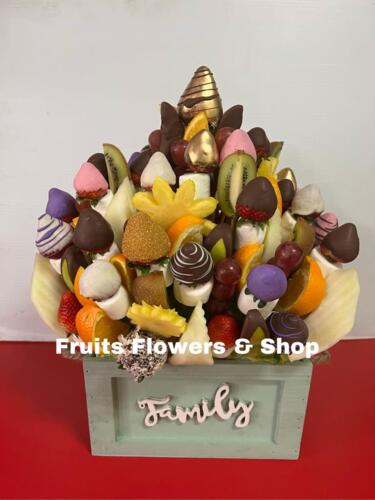                                                                                             • Arreglos de frutas y flores
• Fresas con chocolate
• Recordatorios & paletas de chocolate
• Canastas gourmet
• Frappes y batidas de frutas naturales 
• Coordinación de eventos
• Paletas de bizcocho con chocolate
                                                                                    