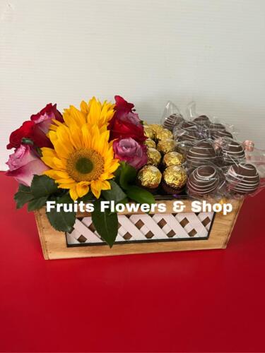                                                                                             • Arreglos de frutas y flores
• Fresas con chocolate
• Recordatorios & paletas de chocolate
• Canastas gourmet
• Frappes y batidas de frutas naturales 
• Coordinación de eventos
• Paletas de bizcocho con chocolate
                                                                                    