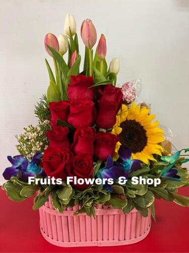                                                                                             • Arreglos de frutas y flores
• Fresas con chocolate
• Recordatorios & paletas de chocolate
• Canastas gourmet
• Frappes y batidas de frutas naturales 
• Coordinación de eventos
• Paletas de bizcocho con chocolate
                                                                                    