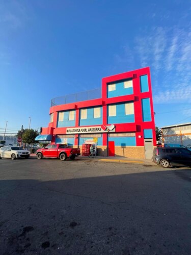 • Farmacia
• Medicamentos
• Regalos
• Perfumería
• Maquillaje
• Envolturas de regalo
• Efectos escolares
• Venta Loto
• Productos Naturales