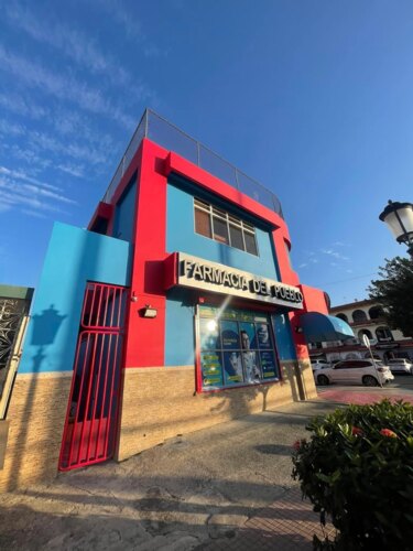 • Farmacia
• Medicamentos
• Regalos
• Perfumería
• Maquillaje
• Envolturas de regalo
• Efectos escolares
• Venta Loto
• Productos Naturales