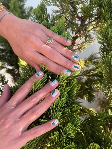 • Estética
• Depilación
• Fibroblast (rostro)
• Remoción de verrugas
• Láser diodo
• Micro agujas
• Brow Tint
• Corte y estilo
• Tratamientos estéticos
• Blow out
• Uñas (acrílicas, gel y dipping)
• Maquillaje profesional
• Masajes
• Manicura/Pedicura
• Color
• Keratina
• Peinado
• Alisado
• Maquillaje para novias y séquito
• Tratamientos de plástica Dos Fios
• Tratamientos de acondicionadores
• Trabajamos con las líneas de cabello Olaplex, Rusk y Brazilian Blowout