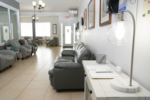 • Cremación
• Velatorios
• Servicios Funerarios Tradicionales
• Urnas de Cremación
• Envío y Recogido en PR, EU y otros
• Aceptamos Pólizas de Seguros
• Pre-arreglos Funerales a Plazos
• Exhumaciones
• Traslado de Cuerpo
• Facilidades de Cafetería
• Amplio Estacionamiento