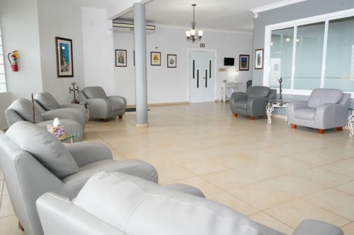 • Cremación
• Velatorios
• Servicios Funerarios Tradicionales
• Urnas de Cremación
• Envío y Recogido en PR, EU y otros
• Aceptamos Pólizas de Seguros
• Pre-arreglos Funerales a Plazos
• Exhumaciones
• Traslado de Cuerpo
• Facilidades de Cafetería
• Amplio Estacionamiento