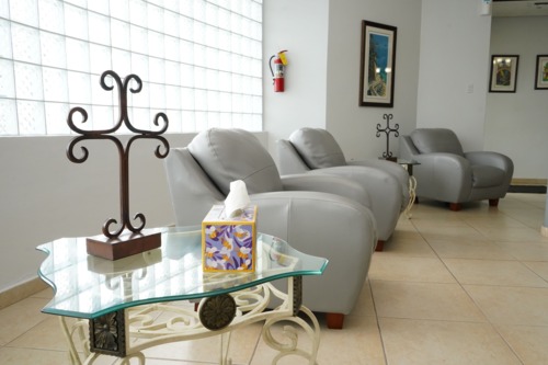 • Cremación
• Velatorios
• Servicios Funerarios Tradicionales
• Urnas de Cremación
• Envío y Recogido en PR, EU y otros
• Aceptamos Pólizas de Seguros
• Pre-arreglos Funerales a Plazos
• Exhumaciones
• Traslado de Cuerpo
• Facilidades de Cafetería
• Amplio Estacionamiento