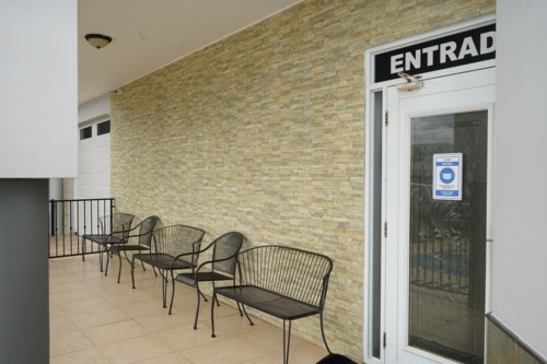 • Cremación
• Velatorios
• Servicios Funerarios Tradicionales
• Urnas de Cremación
• Envío y Recogido en PR, EU y otros
• Aceptamos Pólizas de Seguros
• Pre-arreglos Funerales a Plazos
• Exhumaciones
• Traslado de Cuerpo
• Facilidades de Cafetería
• Amplio Estacionamiento