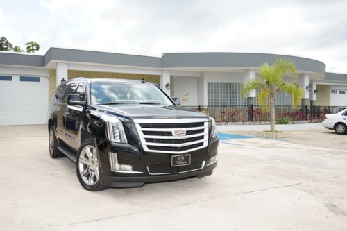 • Cremación
• Velatorios
• Servicios Funerarios Tradicionales
• Urnas de Cremación
• Envío y Recogido en PR, EU y otros
• Aceptamos Pólizas de Seguros
• Pre-arreglos Funerales a Plazos
• Exhumaciones
• Traslado de Cuerpo
• Facilidades de Cafetería
• Amplio Estacionamiento