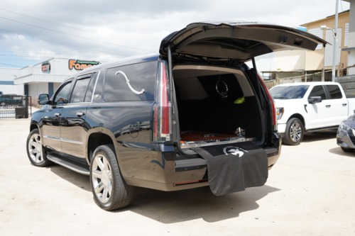 • Cremación
• Velatorios
• Servicios Funerarios Tradicionales
• Urnas de Cremación
• Envío y Recogido en PR, EU y otros
• Aceptamos Pólizas de Seguros
• Pre-arreglos Funerales a Plazos
• Exhumaciones
• Traslado de Cuerpo
• Facilidades de Cafetería
• Amplio Estacionamiento