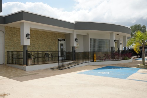 • Cremación
• Velatorios
• Servicios Funerarios Tradicionales
• Urnas de Cremación
• Envío y Recogido en PR, EU y otros
• Aceptamos Pólizas de Seguros
• Pre-arreglos Funerales a Plazos
• Exhumaciones
• Traslado de Cuerpo
• Facilidades de Cafetería
• Amplio Estacionamiento