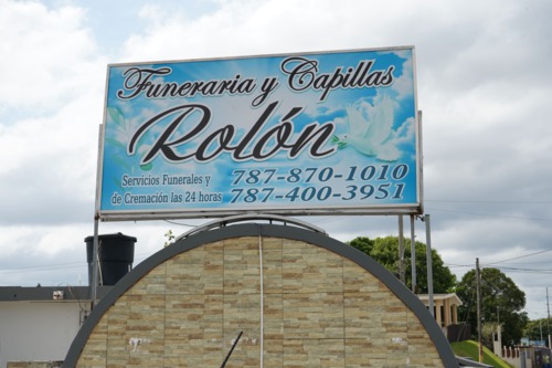 • Cremación
• Velatorios
• Servicios Funerarios Tradicionales
• Urnas de Cremación
• Envío y Recogido en PR, EU y otros
• Aceptamos Pólizas de Seguros
• Pre-arreglos Funerales a Plazos
• Exhumaciones
• Traslado de Cuerpo
• Facilidades de Cafetería
• Amplio Estacionamiento