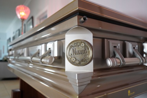 • Cremación
• Velatorios
• Servicios Funerarios Tradicionales
• Urnas de Cremación
• Envío y Recogido en PR, EU y otros
• Aceptamos Pólizas de Seguros
• Pre-arreglos Funerales a Plazos
• Exhumaciones
• Traslado de Cuerpo
• Facilidades de Cafetería
• Amplio Estacionamiento