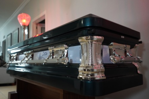 • Cremación
• Velatorios
• Servicios Funerarios Tradicionales
• Urnas de Cremación
• Envío y Recogido en PR, EU y otros
• Aceptamos Pólizas de Seguros
• Pre-arreglos Funerales a Plazos
• Exhumaciones
• Traslado de Cuerpo
• Facilidades de Cafetería
• Amplio Estacionamiento