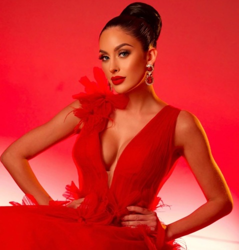                                                                                             • Vestidos de Novias  (Venta y Alquiler)
• Vestidos de damas de honor
• Vestidos de Quinceañeras (Venta y Alquiler)
• Tocados
• Accesorios
• Trajes Formales y Cortos
• Vestidos de "Prom"
• Vestidos de noche
                                                                                    