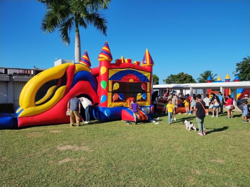                                                                                             • Casas de brinco
• Chorreras de Agua
• Carrera de obstáculos
• Toro mecánico
• Cañon de espuma
• Cancha de Voleibol
• Meltdown
• Algodón
• Popcorn
• Alquiler de sillas y mesas
                                                                                    