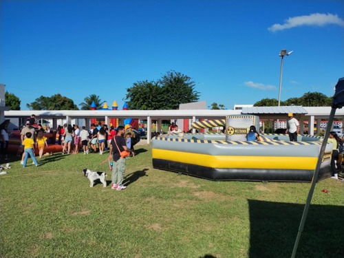                                                                                             • Casas de brinco
• Chorreras de Agua
• Carrera de obstáculos
• Toro mecánico
• Cañon de espuma
• Cancha de Voleibol
• Meltdown
• Algodón
• Popcorn
• Alquiler de sillas y mesas
                                                                                    