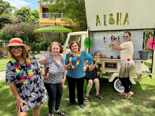                                                                                             • Servicio de bebidas sobre ruedas 
• Disponible para todo tipo de eventos: 
 Bodas 
Cumpleaños 
Quinceañeros 
Actividades corporativos
Dispensa de bebidas exclusivas para selección 
Cotizaciones depended evento, cantidad de invitados, horas de servicios y escogido de bebidas 
Llegamos a cualquier lugar de Puerto Rico
                                                                                    