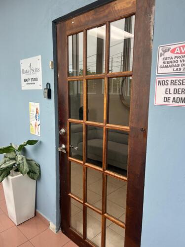                                                                                             • Limpieza Profunda
• Microdermabrasión
• Dermaplaning 
• Hidratación profunda 
• Tratamiento para manchas 
• Hidratación para el contorno de ojos, labios y cuello
• Tratamiento de Fotoregeneración Celular
• Tratamiento de Parafina 
• Tratamiento para piel con Acné
                                                                                    