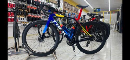                                                                                             • Venta y reparación de bicicletas
• Venta de accesorios
• Equipo de seguridad
• Ropa para ciclistas
• Nutrición: suplementos y vitaminas para atletas
• Fitting: programa digitalizado en 3D
• Financiamiento a 3 meses y medio a través de Sincronic
                                                                                    