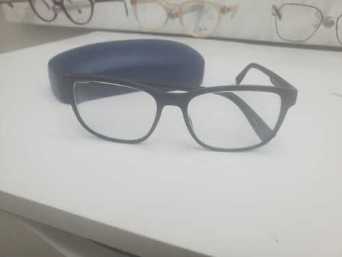 • SB
• Forever 21
• Jonatan Cate
• Tous
• IGreen
• Montura de espejuelos
• Gafas de sol
• Lentes de contacto
• Se trabaja con distintos tipos de material, entre ellos: CR39, policarbonato, Trivex, High Index
• Tratamientos para los lentes (fotocromático, fotocromático, Transitions, tratamientos antirreflectantes, polarizado, polarizado espejo y cualquier tipo de tratamiento espejo: “varios tratamientos a escoger”)