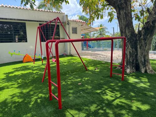 • Cuidado Diurno/Centros
• Nurseries (Guarderías)
• Escuelas - Privadas
• Colegios/Academias