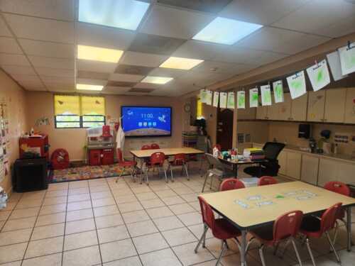 • Cuidado Diurno/Centros
• Nurseries (Guarderías)
• Escuelas - Privadas
• Colegios/Academias