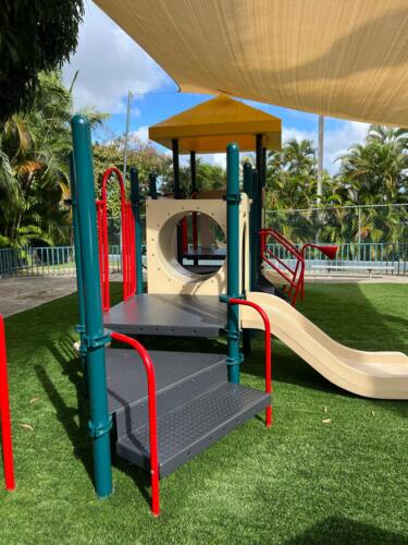 • Cuidado Diurno/Centros
• Nurseries (Guarderías)
• Escuelas - Privadas
• Colegios/Academias