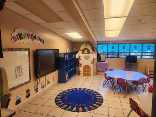 • Cuidado Diurno/Centros
• Nurseries (Guarderías)
• Escuelas - Privadas
• Colegios/Academias