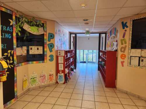 • Cuidado Diurno/Centros
• Nurseries (Guarderías)
• Escuelas - Privadas
• Colegios/Academias