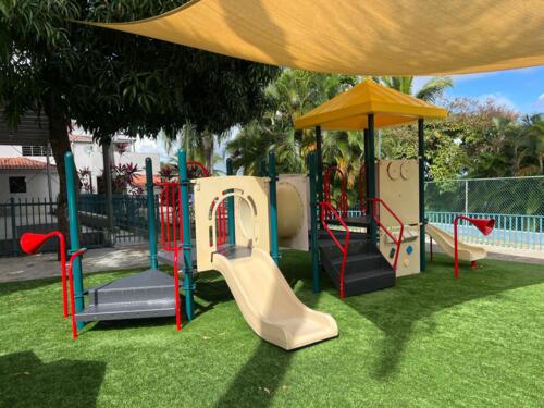 • Cuidado Diurno/Centros
• Nurseries (Guarderías)
• Escuelas - Privadas
• Colegios/Academias