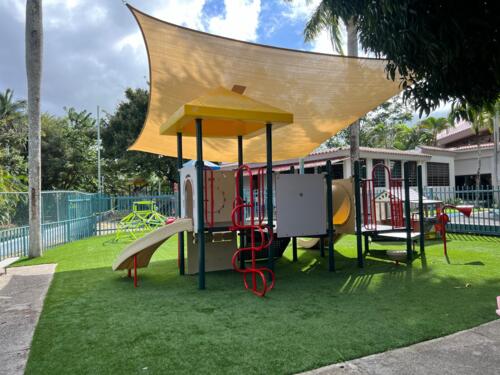 • Cuidado Diurno/Centros
• Nurseries (Guarderías)
• Escuelas - Privadas
• Colegios/Academias