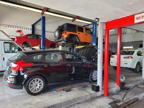                                                                                             Aurofa Tire Center
• Gomas para todo Vehículo	
• Reparación, Balanceo y Rotación de Gomas
• Baterías
• Alineamiento Computarizado
• Tren Delantero
• Frenos ( ABS)
• Cambio Aceite y Filtro
• Shock Absorbers
• Alternadores, Starters, Radiadores
• Taller de mecánica
                                                                                    