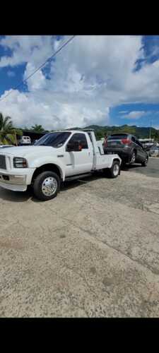                                                                                             Derick Towing
• Extracción de vehículos 
• Recarga de baterías 
• Cerrajería 
• Asistencia en las carreteras 
• Transporte de materiales y equipo pesado
                                                                                    