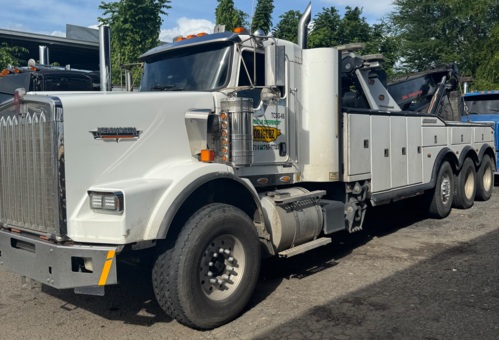 • Plataformas livianas y pesadas
• Arrastre de trailers de oficina
• Servicio día y noche a todo PR
• Grúas
• Grúas equipo pesado