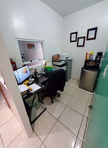 • A domicilio: Vamos a las escuelas, hogares y/o centros educativos, además de ofrecerlos en nuestras facilidades, tanto en Bayamón como en Vega Alta.
Remedio provisional o Privado
Evaluaciones:
• Habla- Lenguaje
• Psicológica
• Terapia Ocupacional
• Disfagia
• Psicométrica
• Terapia Ocupacional con Enfoque Sensorial
• Terapia Educativa
Terapias:
• Habla- Lenguaje
• Psicológicas
• Terapia Ocupacional (Contamos con un amplio gimnasio)
• Disfagia
• Terapia Educativa
• Terapia Ocupacional/ Integración Sensorial
• Oromotor
• Apraxia
Servicios Virtuales:
• Terapia Habla-Lenguaje
• Psicológicas
• Educativa
Otros Servicios:
• Cernimientos
• Estudios Supervisados
• Tutorías
• Inglés Conversacional
• Asistencia con Proyectos Educativos
• Consultoría Terapéutica
• Consultoría Educativa (Centros Preescolares, escuelas o colegios)
• Talleres Profesionales (Centros Preescolares, escuelas o colegios)
• Bellas Artes
• Servicio de Nutrición