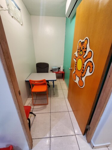 • A domicilio: Vamos a las escuelas, hogares y/o centros educativos, además de ofrecerlos en nuestras facilidades, tanto en Bayamón como en Vega Alta.
Remedio provisional o Privado
Evaluaciones:
• Habla- Lenguaje
• Psicológica
• Terapia Ocupacional
• Disfagia
• Psicométrica
• Terapia Ocupacional con Enfoque Sensorial
• Terapia Educativa
Terapias:
• Habla- Lenguaje
• Psicológicas
• Terapia Ocupacional (Contamos con un amplio gimnasio)
• Disfagia
• Terapia Educativa
• Terapia Ocupacional/ Integración Sensorial
• Oromotor
• Apraxia
Servicios Virtuales:
• Terapia Habla-Lenguaje
• Psicológicas
• Educativa
Otros Servicios:
• Cernimientos
• Estudios Supervisados
• Tutorías
• Inglés Conversacional
• Asistencia con Proyectos Educativos
• Consultoría Terapéutica
• Consultoría Educativa (Centros Preescolares, escuelas o colegios)
• Talleres Profesionales (Centros Preescolares, escuelas o colegios)
• Bellas Artes
• Servicio de Nutrición