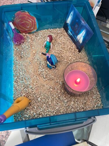                                                                                             • Intervención Terapeútica usando el modelo centralizado en el corazón
• Psicoterapia individual y grupal
• Sanación de la pequeña criatura
• Hipnoterapia centralizada en el corazón (Trance Terapeútico)
• Transformación de los procesos de pérdida y aflicción
• Encuentro de Almas: Un proceso grupal basado en la dimensión espiritual del ser humano
• Integración de la Espiritualidad en la Psicología
• Contenedores de Sanación: Trabajo terapéutico con La Casita y La Caja de Arena
                                                                                    