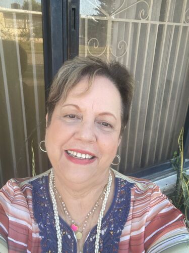                                                                                             • Intervención Terapeútica usando el modelo centralizado en el corazón
• Psicoterapia individual y grupal
• Sanación de la pequeña criatura
• Hipnoterapia centralizada en el corazón (Trance Terapeútico)
• Transformación de los procesos de pérdida y aflicción
• Encuentro de Almas: Un proceso grupal basado en la dimensión espiritual del ser humano
• Integración de la Espiritualidad en la Psicología
• Contenedores de Sanación: Trabajo terapéutico con La Casita y La Caja de Arena
                                                                                    